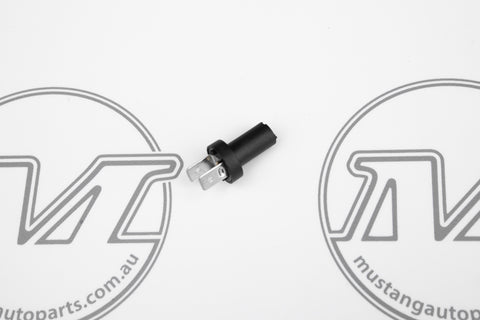 GLOBE HOLDER SOCKET PLASTIC GLOBE HOLDER SOCKET PLASTIC