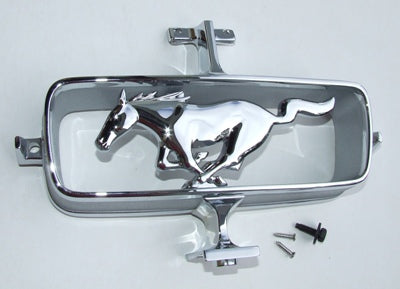 GRILLE EMBLEM HORSE & CORRAL 1965